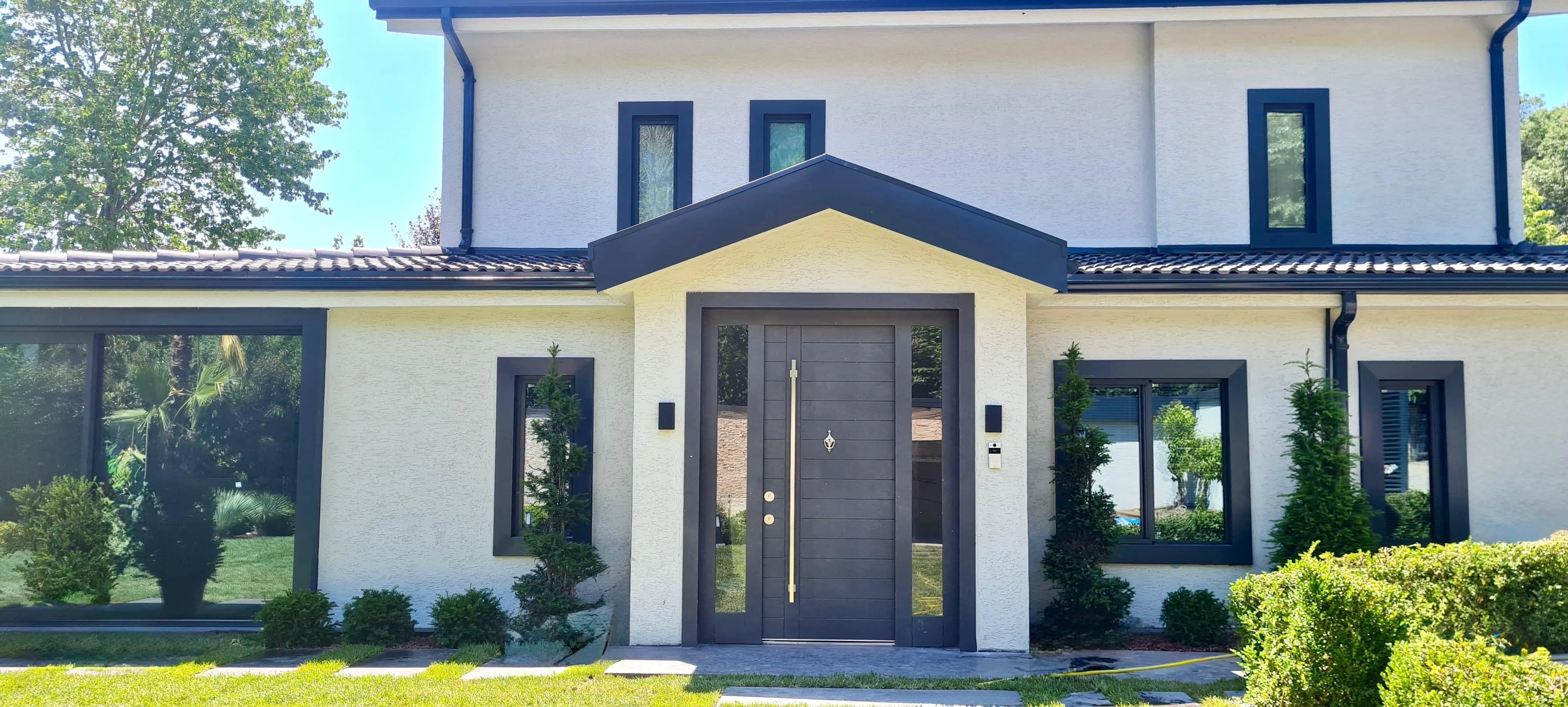 Villanızın Girişinde Büyüleyici Bir İmza